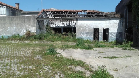 Armazém para Venda em Santa Maria de Lamas