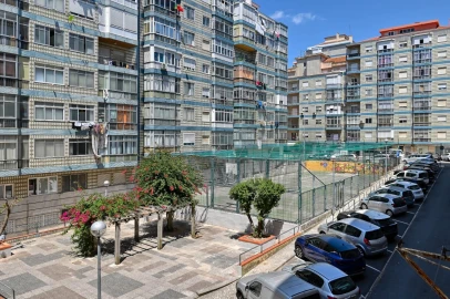 Apartamento T2 para Venda em Massamá e Monte Abraão