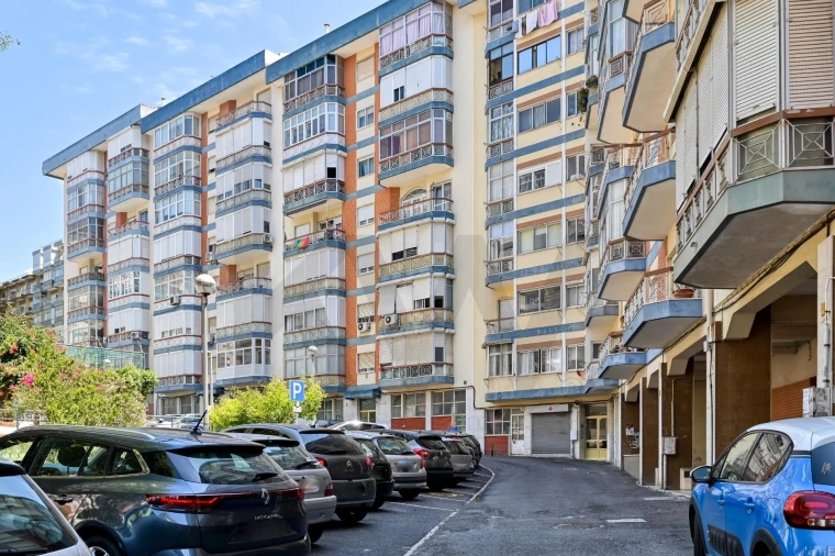 Apartamento T2 para Venda em Massamá e Monte Abraão Foto 17