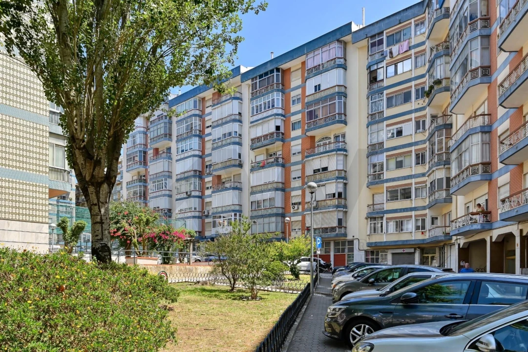 Apartamento T2 para Venda em Massamá e Monte Abraão Foto 18
