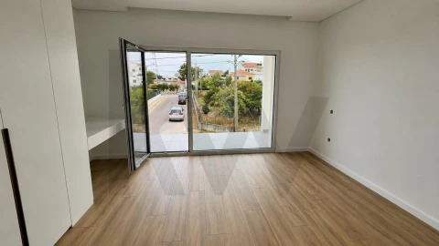 Moradia T3 para Venda em Fernao Ferro