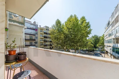 Apartamento T2 para Venda em Benfica