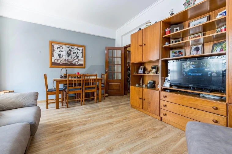 Apartamento T2 para Venda em Benfica Foto 4