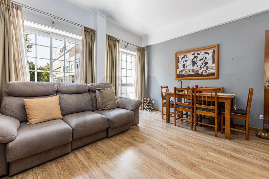 Apartamento T2 para Venda em Benfica Foto 1