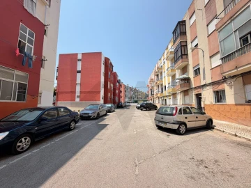 Apartamento T2 para Venda em Baixa da Banheira e Vale da Amoreira