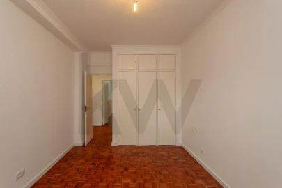 Apartamento T4 para Arrendamento em Algés, Linda-A-Velha e Cruz Quebrada-Dafundo