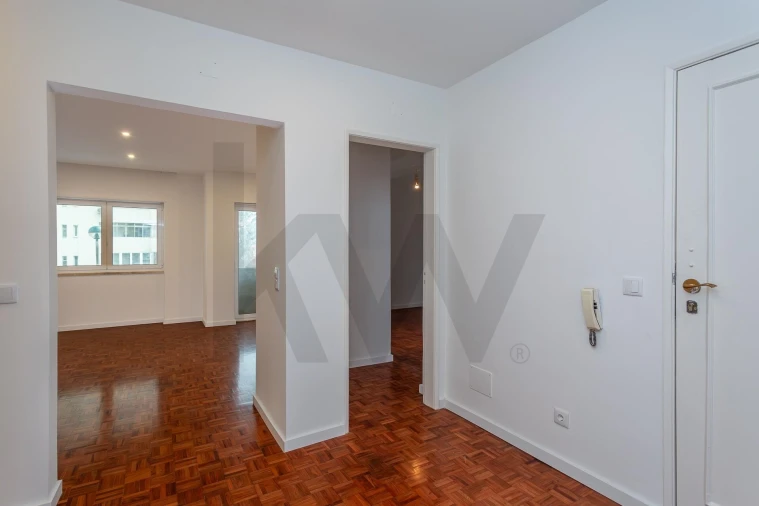 Apartamento T4 para Arrendamento em Algés, Linda-A-Velha e Cruz Quebrada-Dafundo Foto 2