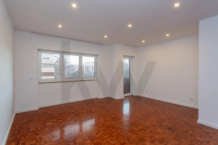 Apartamento T4 para Arrendamento em Algés, Linda-A-Velha e Cruz Quebrada-Dafundo Foto 4