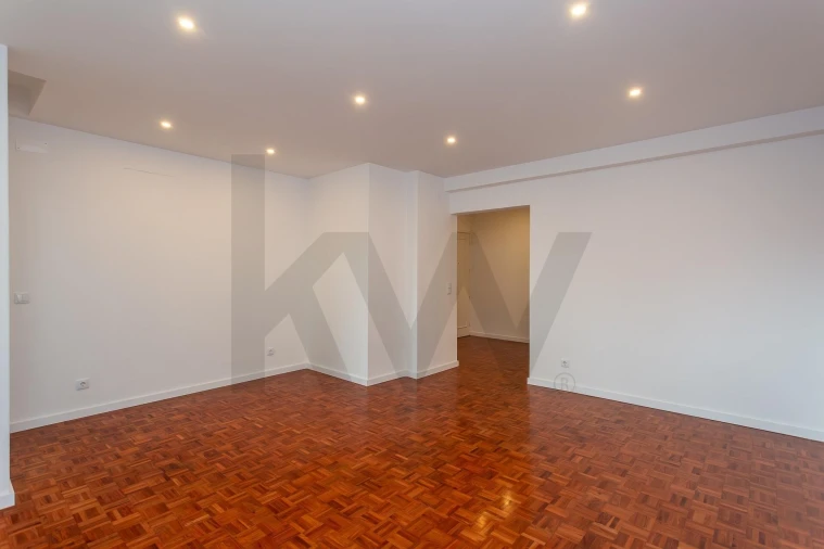 Apartamento T4 para Arrendamento em Algés, Linda-A-Velha e Cruz Quebrada-Dafundo Foto 5