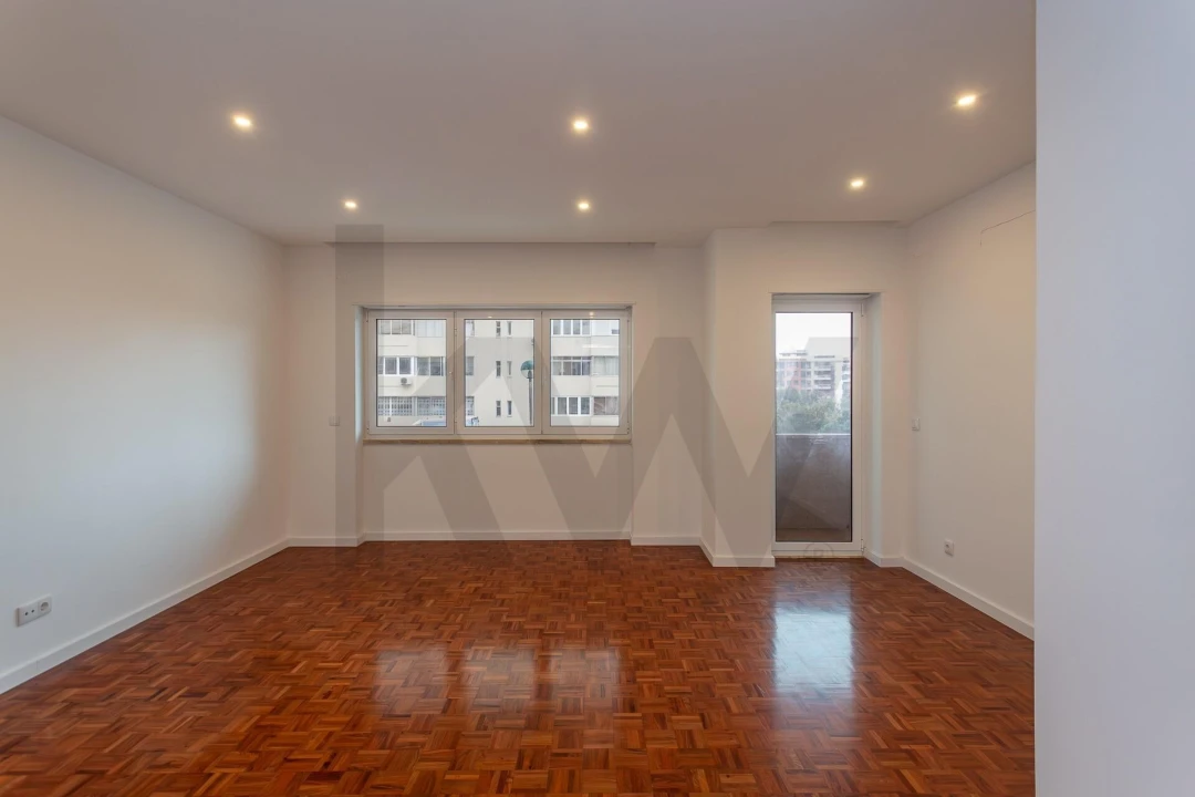 Apartamento T4 para Arrendamento em Algés, Linda-A-Velha e Cruz Quebrada-Dafundo Foto 3