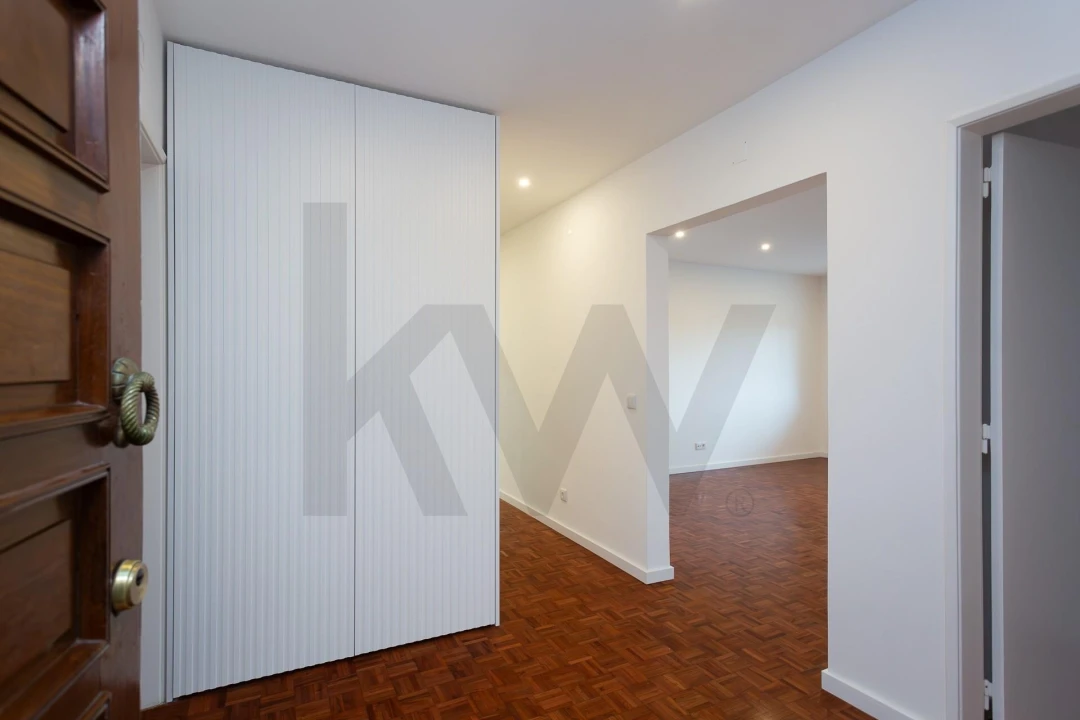 Apartamento T4 para Arrendamento em Algés, Linda-A-Velha e Cruz Quebrada-Dafundo Foto 1