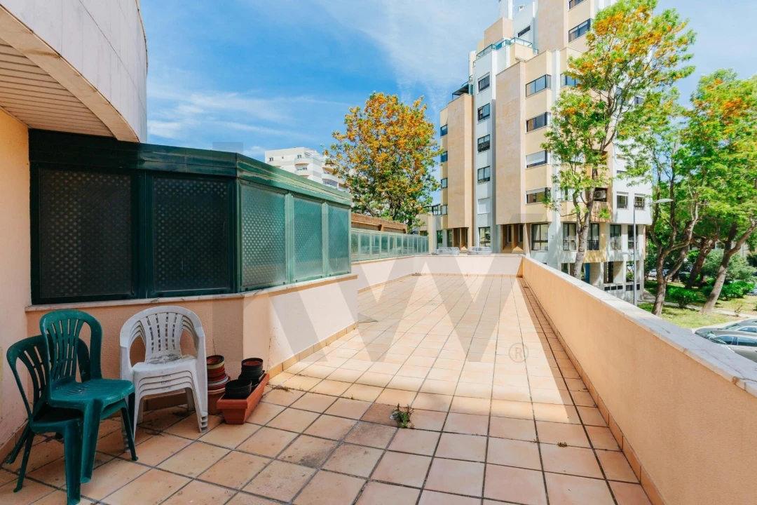 Apartamento T2 para Arrendamento em Carnide Foto 36