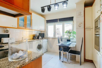 Apartamento T2 para Arrendamento em Carnide