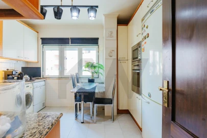 Apartamento T2 para Arrendamento em Carnide