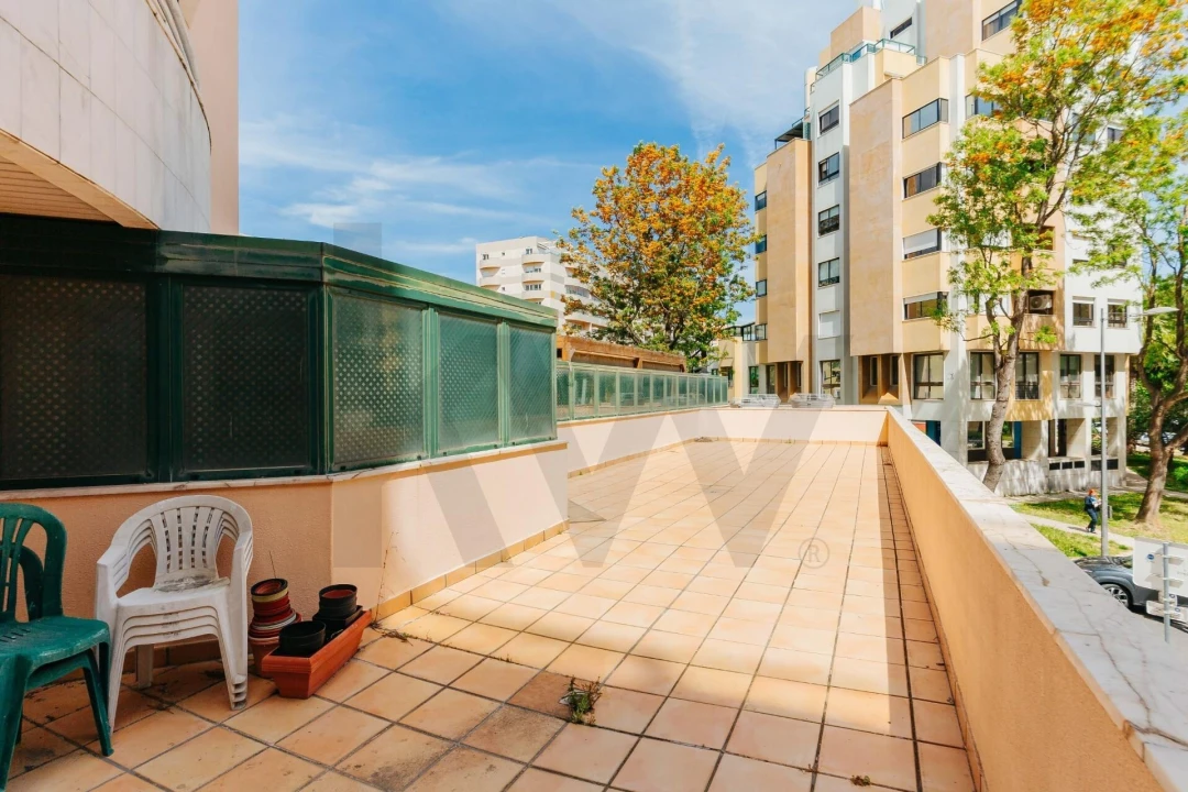 Apartamento T2 para Arrendamento em Carnide Foto 38