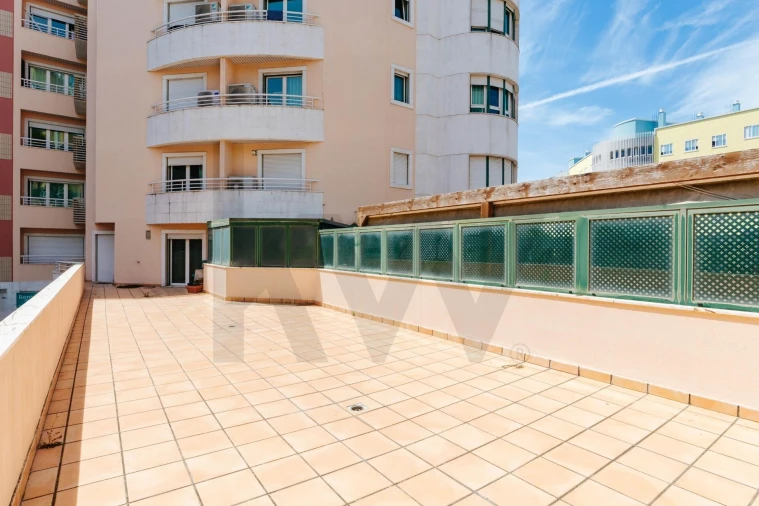 Apartamento T2 para Arrendamento em Carnide Foto 41