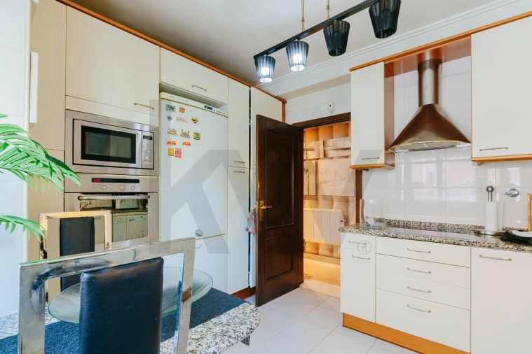 Apartamento T2 para Arrendamento em Carnide Foto 19