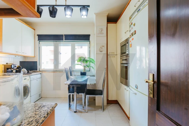 Apartamento T2 para Arrendamento em Carnide Foto 17