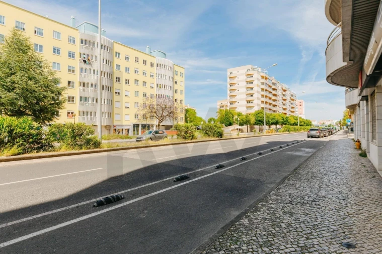 Apartamento T2 para Arrendamento em Carnide Foto 46