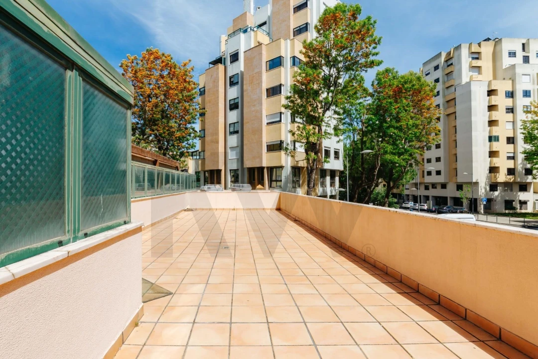 Apartamento T2 para Arrendamento em Carnide Foto 39