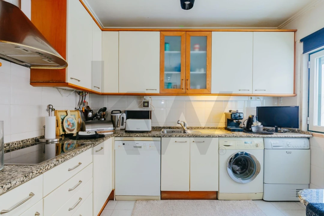 Apartamento T2 para Arrendamento em Carnide Foto 18