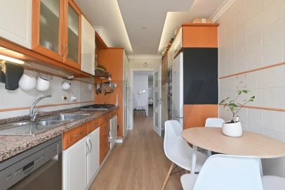 Apartamento T3 para Venda em Queluz e Belas