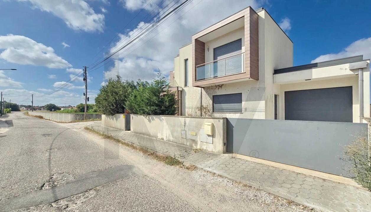 Moradia T3 para Venda em Calvão Foto 54