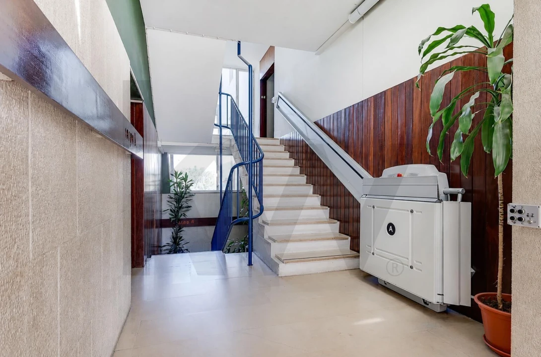 Apartamento T3 para Arrendamento em Santo António dos Cavaleiros e Frielas Foto 1
