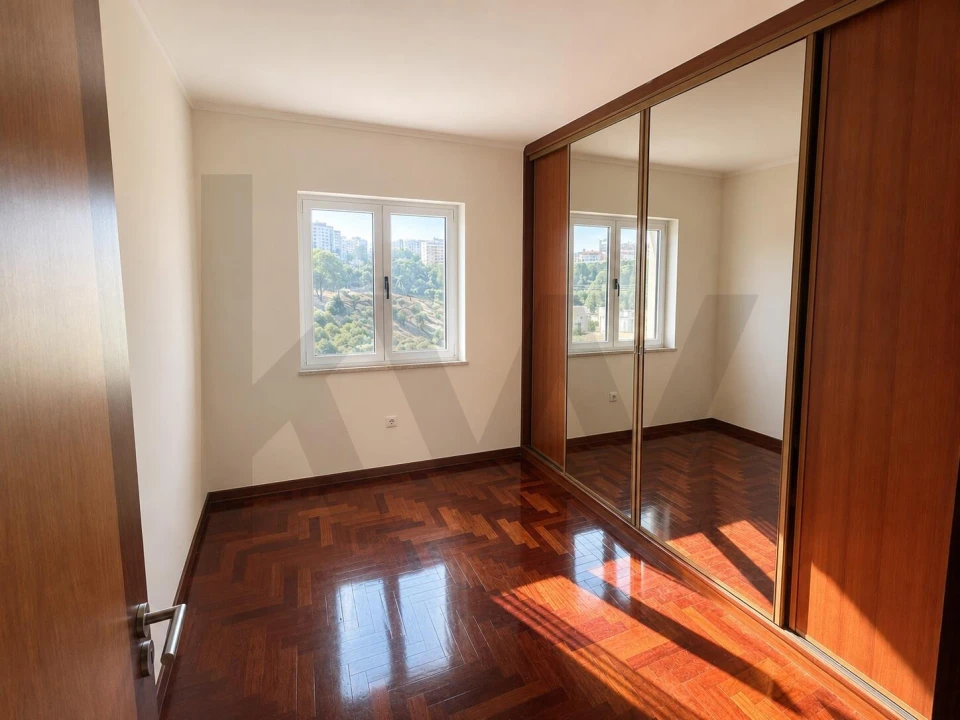 Apartamento T3 para Arrendamento em Santo António dos Cavaleiros e Frielas Foto 19