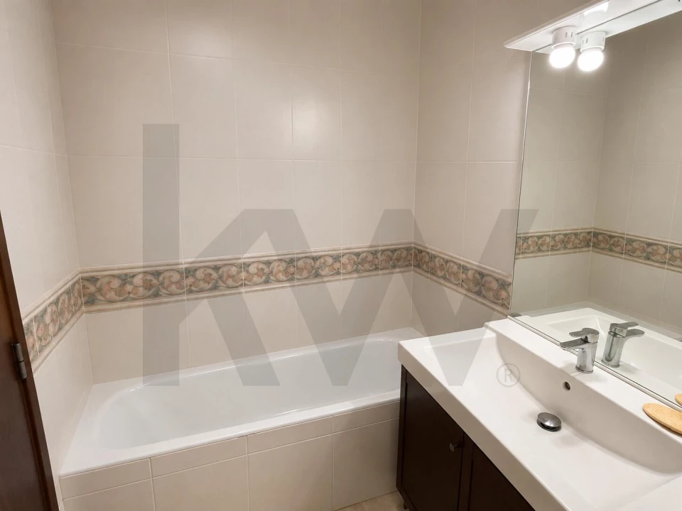 Apartamento T3 para Arrendamento em Santo António dos Cavaleiros e Frielas Foto 16