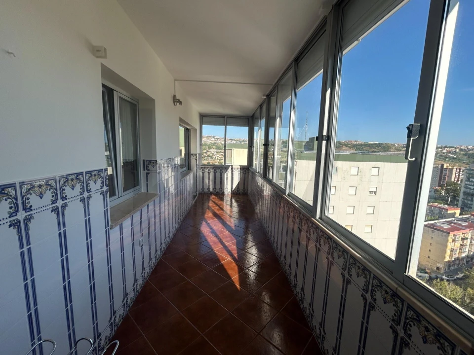 Apartamento T3 para Arrendamento em Santo António dos Cavaleiros e Frielas Foto 12