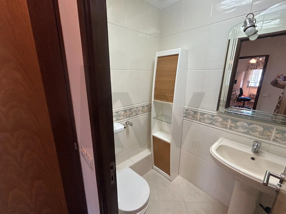 Apartamento T3 para Arrendamento em Santo António dos Cavaleiros e Frielas Foto 25