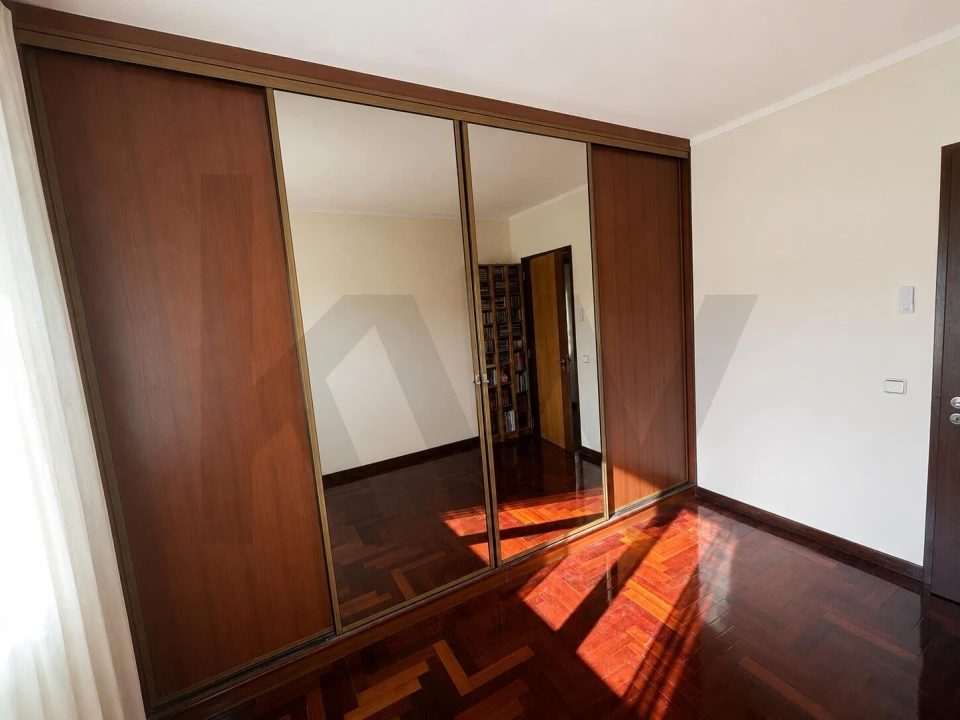 Apartamento T3 para Arrendamento em Santo António dos Cavaleiros e Frielas Foto 18