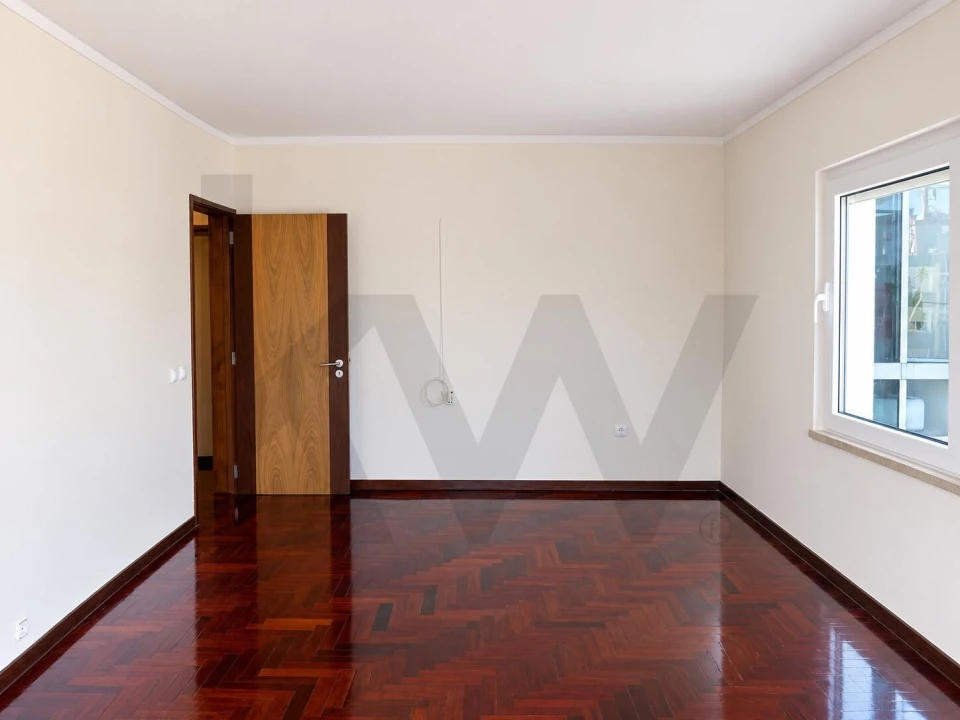 Apartamento T3 para Arrendamento em Santo António dos Cavaleiros e Frielas Foto 10