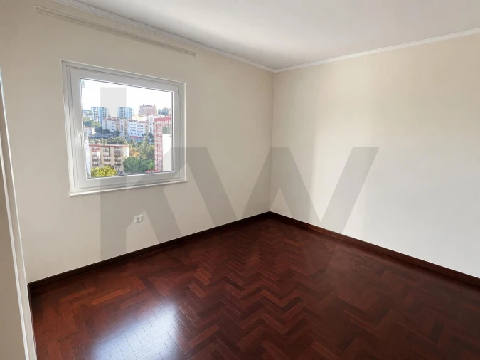 Apartamento T3 para Arrendamento em Santo António dos Cavaleiros e Frielas Foto 22