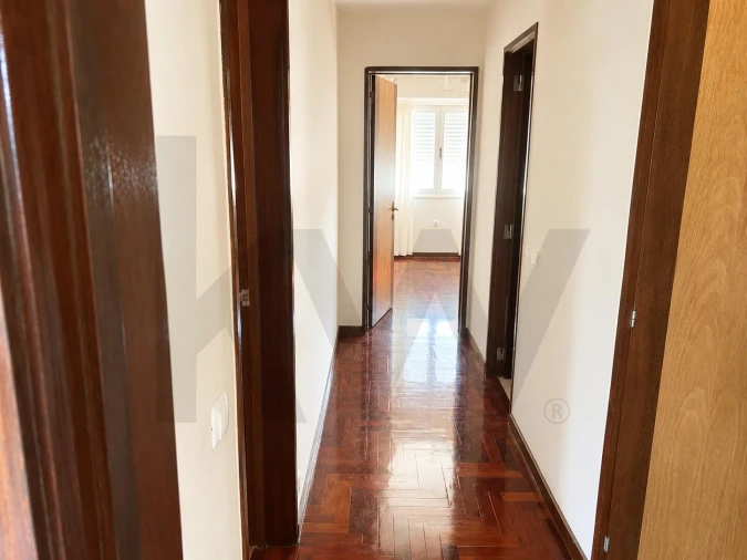 Apartamento T3 para Arrendamento em Santo António dos Cavaleiros e Frielas Foto 7