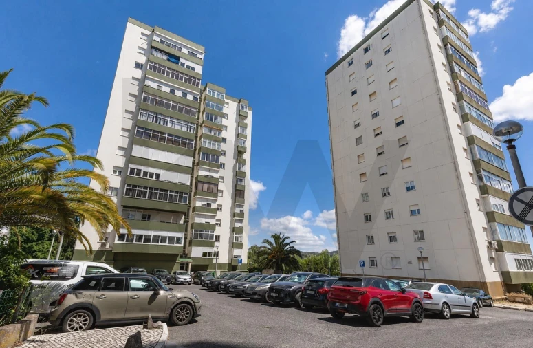 Apartamento T3 para Arrendamento em Santo António dos Cavaleiros e Frielas Foto 26