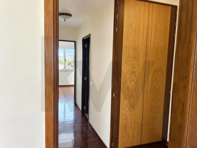 Apartamento T3 para Arrendamento em Santo António dos Cavaleiros e Frielas Foto 20