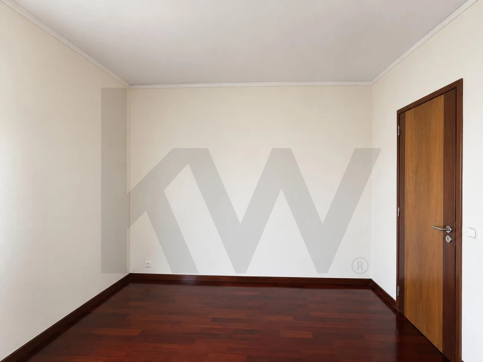 Apartamento T3 para Arrendamento em Santo António dos Cavaleiros e Frielas Foto 15