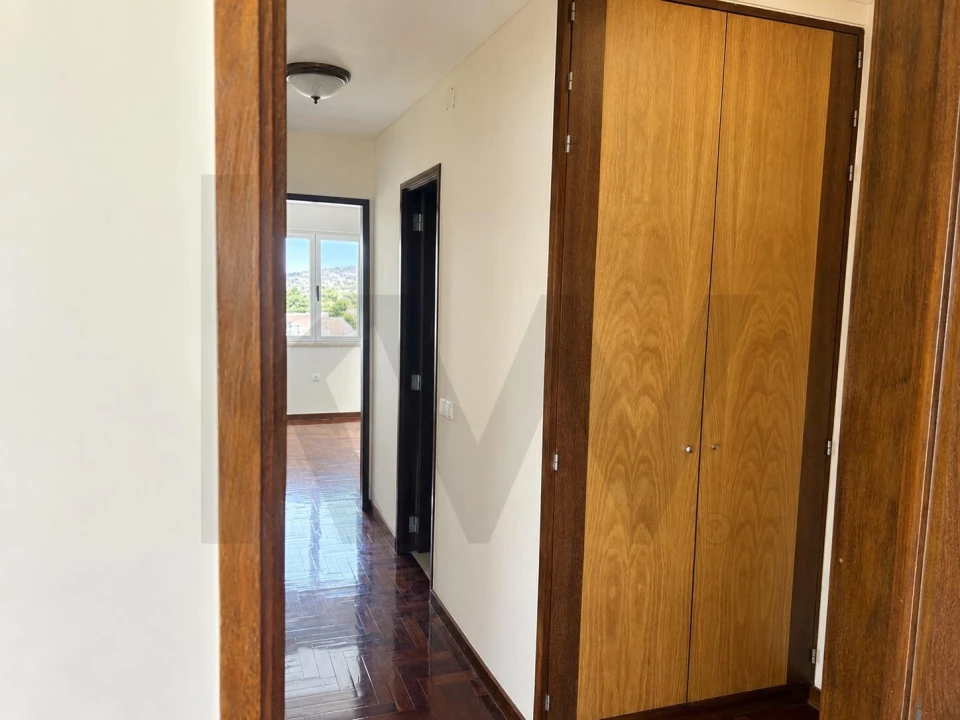 Apartamento T3 para Arrendamento em Santo António dos Cavaleiros e Frielas Foto 20