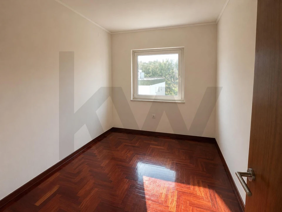 Apartamento T3 para Arrendamento em Santo António dos Cavaleiros e Frielas Foto 14