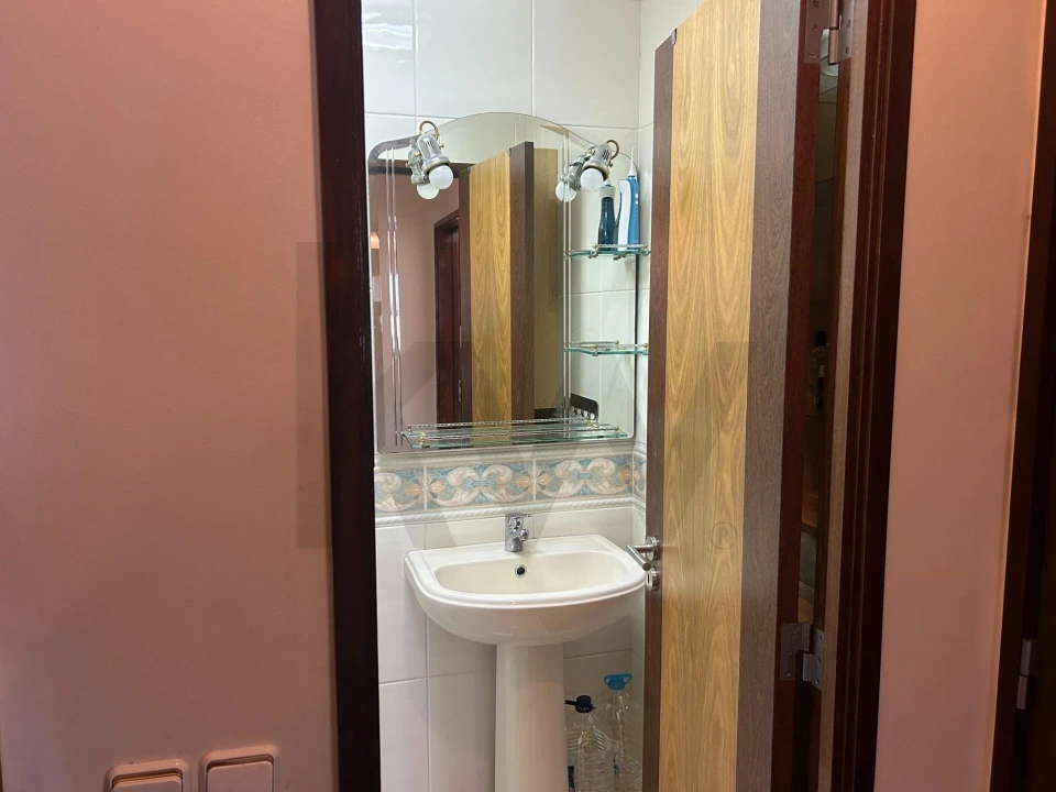 Apartamento T3 para Arrendamento em Santo António dos Cavaleiros e Frielas Foto 23