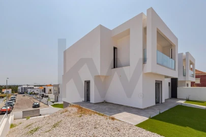 Moradia T4 para Venda em Corroios