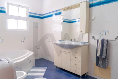 Moradia T2 para Venda em Santa Cruz