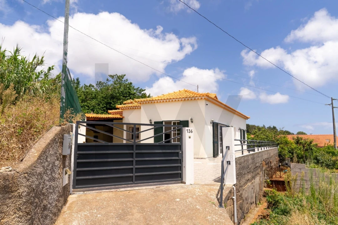 Moradia T2 para Venda em Santa Cruz Foto 9