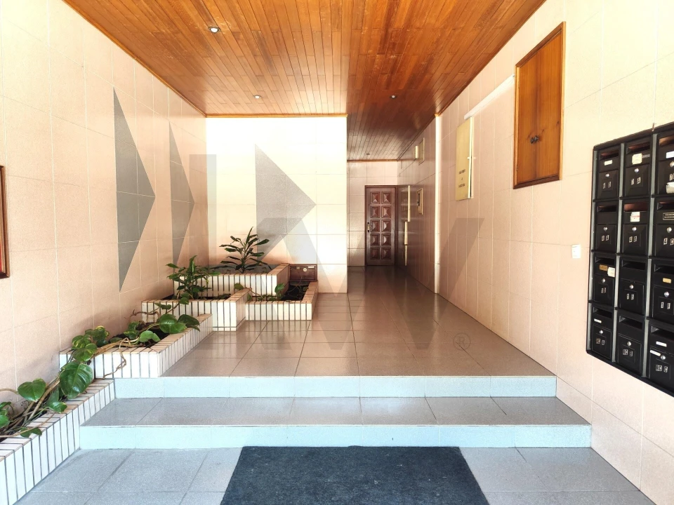Apartamento T2 para Venda em Tavarede Foto 3