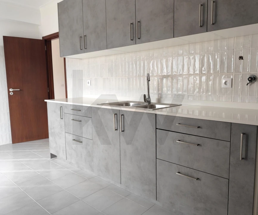 Apartamento T2 para Venda em Tavarede Foto 9