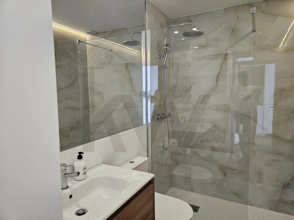 Moradia T1 para Venda em Porto Salvo Foto 31