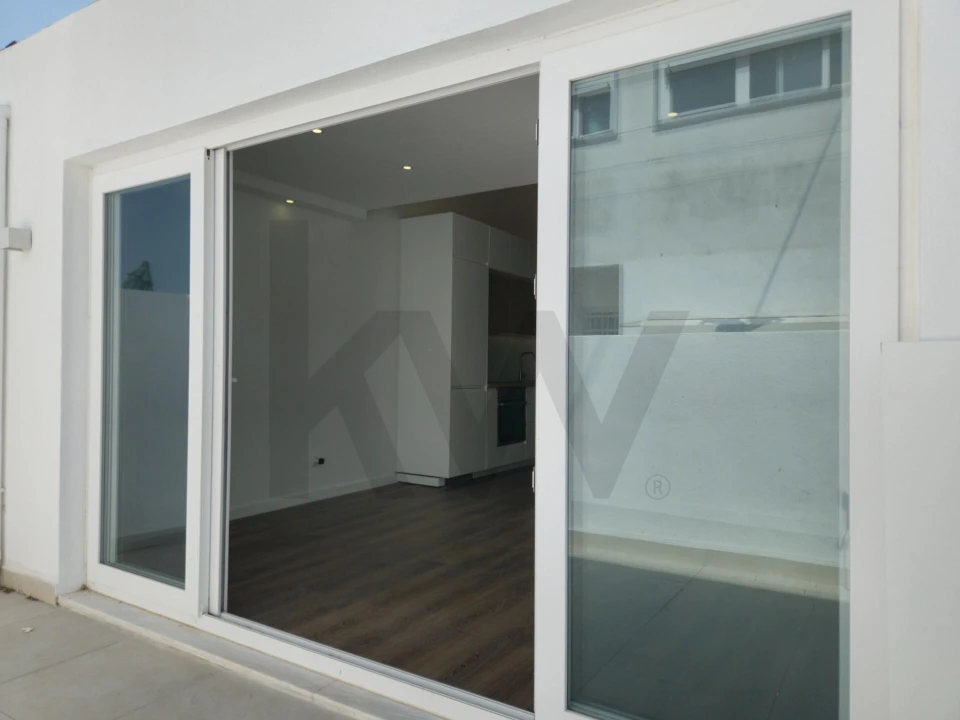 Moradia T1 para Venda em Porto Salvo Foto 30