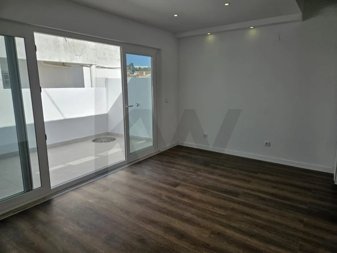 Moradia T1 para Venda em Porto Salvo Foto 21